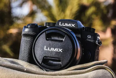 Get the best of both worlds – ‘DSLR like’ mirrorless camera with lens is much cheaper!
