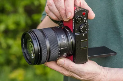 Super-stylish full-frame camera with LONG zoom lens now cheaper